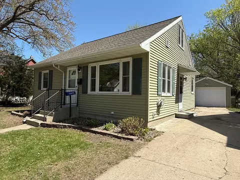 905 3rd St SE, Willmar, MN 56201