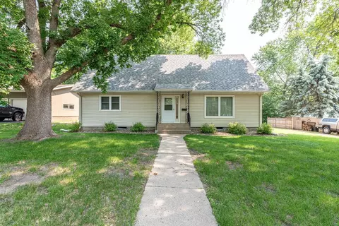 419 W Jackson St, Saint Peter, MN 56082