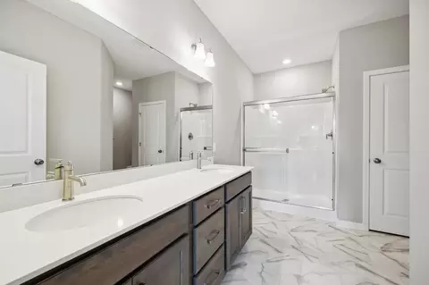 Bath - 8007 Walnut Ln, Corcoran, MN 55340 photo 1 of 2