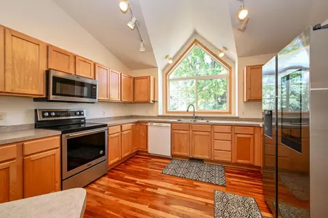 1212 Francis Dr, Elko New Market, MN 55054