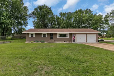 18 4th Ave SE, New London, MN 56273