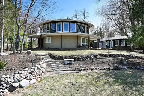 1117 E Lake Dr, Shell Lake, WI 54871