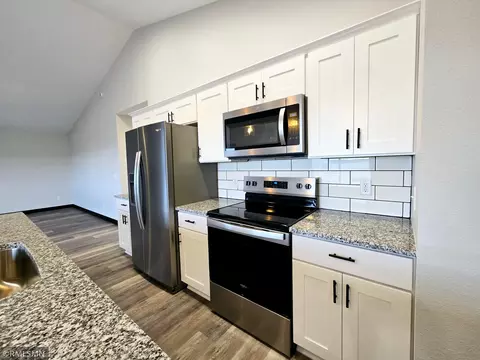 Kitchen - 2001 Essler Dr, Saint Peter, MN 56082 photo 3 of 4