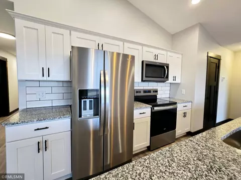 Kitchen - 2001 Essler Dr, Saint Peter, MN 56082 photo 4 of 4