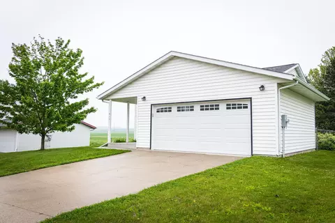 415 3rd St NW, Elgin, MN 55932 photo 4