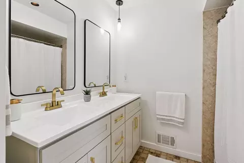 Bath - 6641 Halstead Ave, Mound, MN 55364 photo 2 of 3
