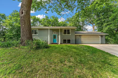 1202 Matteson St, Faribault, MN 55021 photo 2