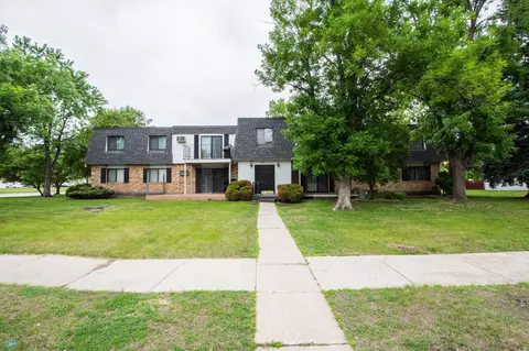 2417 Demores Dr S #2, Fargo, ND 58103