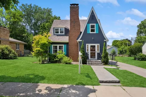 917 Bidwell St, West Saint Paul, MN 55118