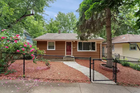 1116 6th St E, Saint Paul, MN 55106