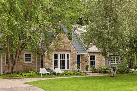 512 Janalyn Cir, Golden Valley, MN 55416