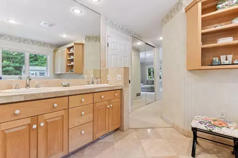Bath - 28125 Boulder Cir, Shorewood, MN 55331 photo 3 of 5