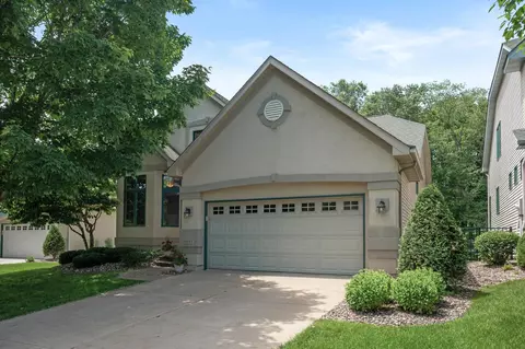 10557 Spyglass Dr, Eden Prairie, MN 55347