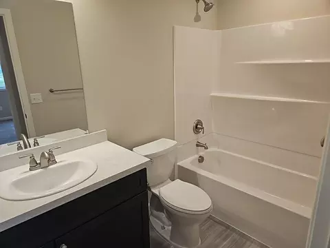 Bath - 591 Alaska Loop, Cambridge, MN 55008 photo 3 of 6