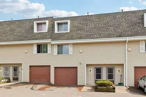 2360 Dorland Pl E, Maplewood, MN 55119