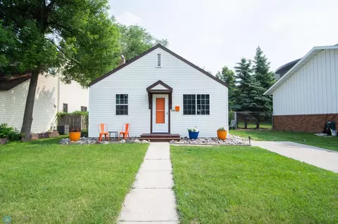 1530 11th Ave S, Fargo, ND 58103