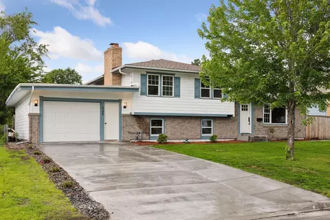 565 57th Ave NE, Fridley, MN 55432
