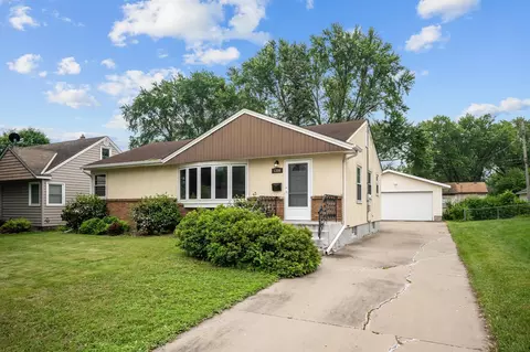 1306 Ryan Ave W, Roseville, MN 55113