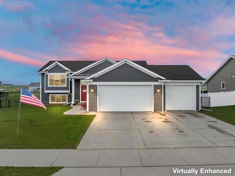 2105 Elk Run Dr SE, Pine Island, MN 55963