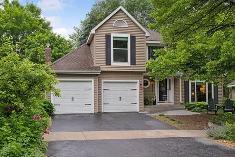 8895 Knollwood Dr, Eden Prairie, MN 55347