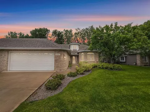 1207 Silverthorn Ct, Shoreview, MN 55126