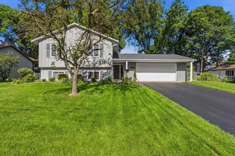 10408 Zinran Ave S, Bloomington, MN 55438