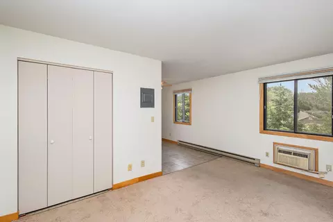 14841 58th St N #B4, Oak Park Heights, MN 55082