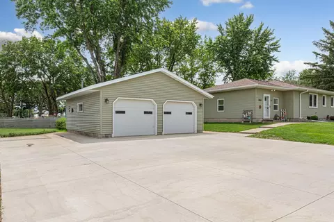 302 2nd Ave SE, Medford, MN 55049