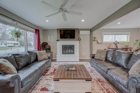 401 E 1st St, New Richmond, WI 54017
