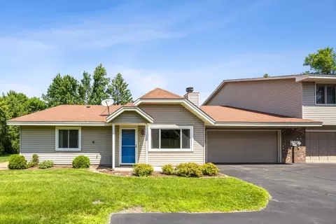 5641 Chatsworth St N, Shoreview, MN 55126