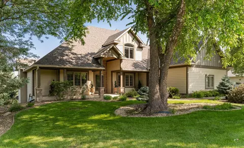 581 Frederichs Dr NW, Rochester, MN 55901