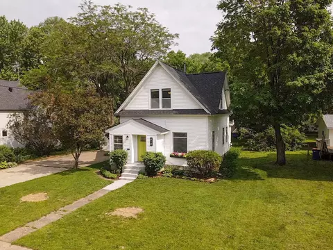 Exterior - 810 7th St NW, Faribault, MN 55021 photo 2 of 8