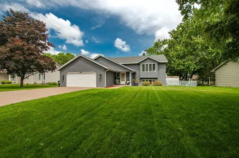 167 Green Briar Dr, Lino Lakes, MN 55014