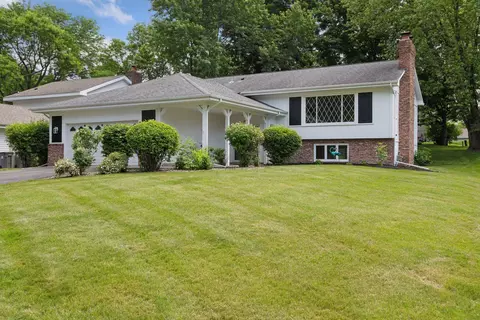 8665 Windward Cir, Eden Prairie, MN 55344