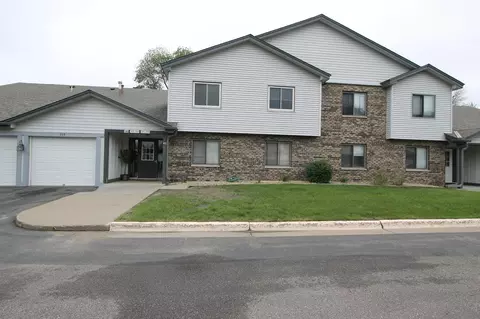 40 94th Cir NW #203, Coon Rapids, MN 55448