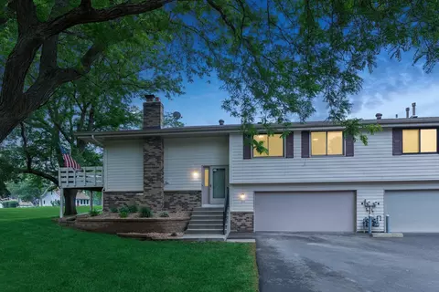 11117 Vessey Cir, Bloomington, MN 55437