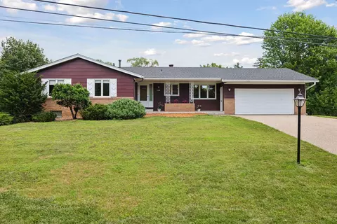 2708 W 96th St, Bloomington, MN 55431