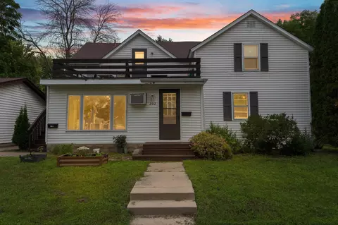 202 N Maple St, Chaska, MN 55318