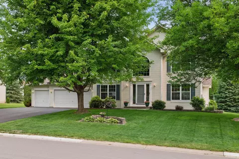 17727 Hollybrook Trl, Lakeville, MN 55044