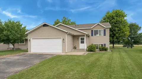 107 Jasmine Ln, Saint Joseph, MN 56374