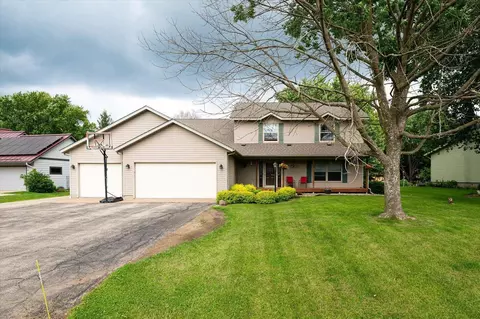 1530 Valley Ln, La Crescent, MN 55947