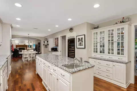4189 Countryside Dr, Eagan, MN 55123