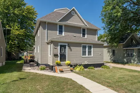 742 2nd Ave SW, Wells, MN 56097
