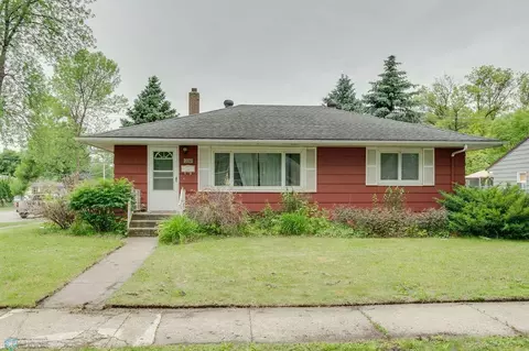 1021 1st St S, Moorhead, MN 56560