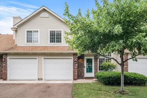 533 Old Town Dr, New Brighton, MN 55112