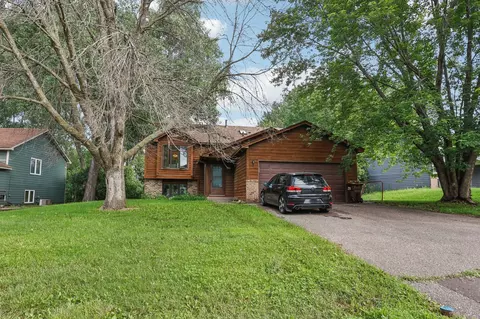 1360 Granite Ln N, Oakdale, MN 55128