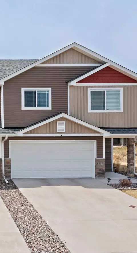 8497 Gateway Cir, Monticello, MN 55362