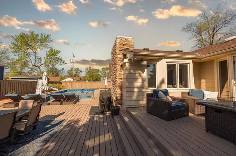 Exterior - 701 E Oak Ave, Olivia, MN 56277 photo 9 of 21