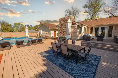 Exterior - 701 E Oak Ave, Olivia, MN 56277 photo 12 of 21