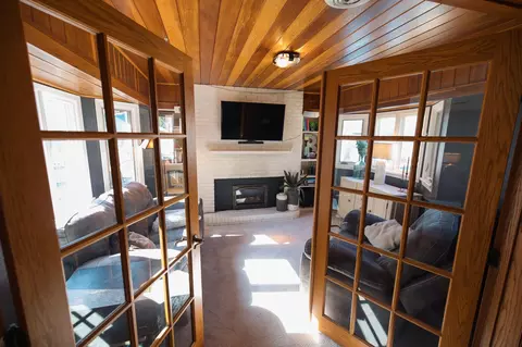 Entry Way - 701 E Oak Ave, Olivia, MN 56277 photo 1 of 5